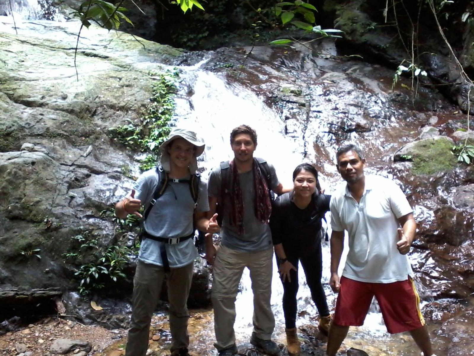 Orangutantreksumatra & Lovely Jungle Lodge Only Book If You Are Treking With Us Букіт-Лаванґ Номер фото