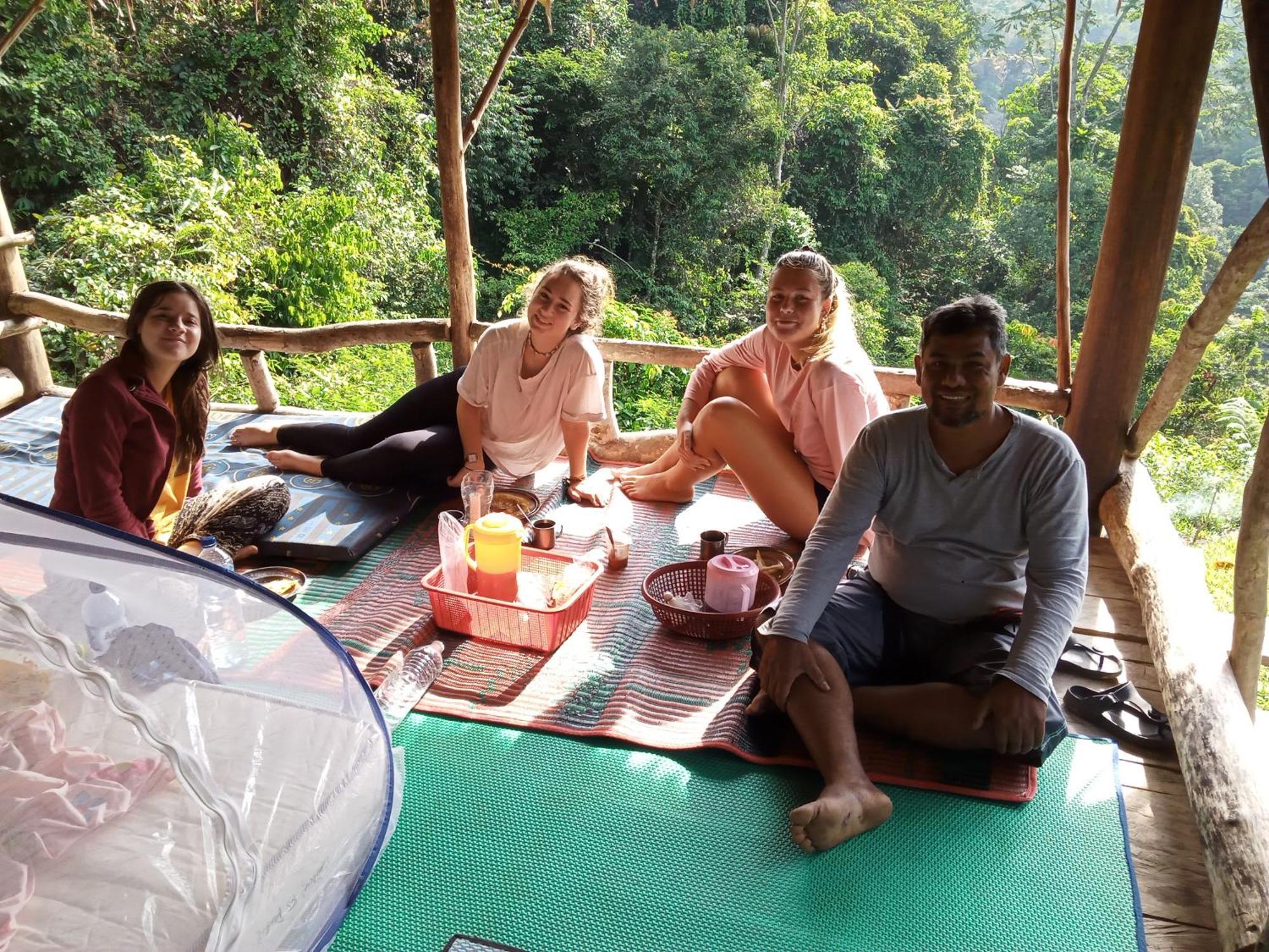 Orangutantreksumatra & Lovely Jungle Lodge Only Book If You Are Treking With Us Букіт-Лаванґ Номер фото